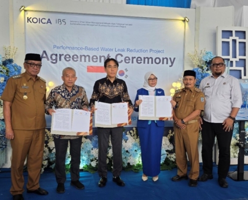Signing ceremony for the three-year performance-based NRW reduction project between WI.Plat and Perumda Air Minum Tirta Anom, Banjar City, Indonesia